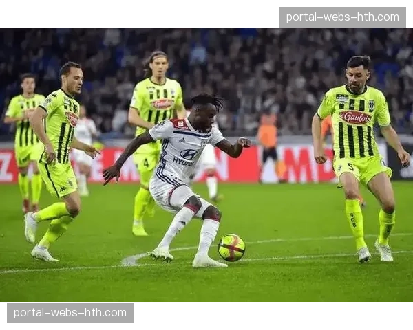 摩纳哥3-0完胜兰斯,本耶德尔传射建功助球队重返欧战区