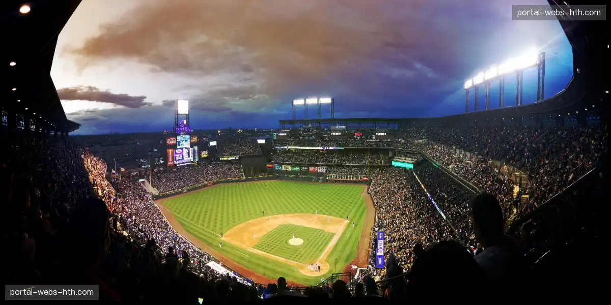🏸 选手为救球飞出场外，拼搏精神赢得全场起立，热血共振全场！✈️